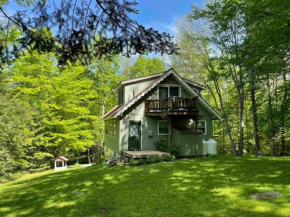 A Creekside Retreat- 2.5 min to the heart of Weston
